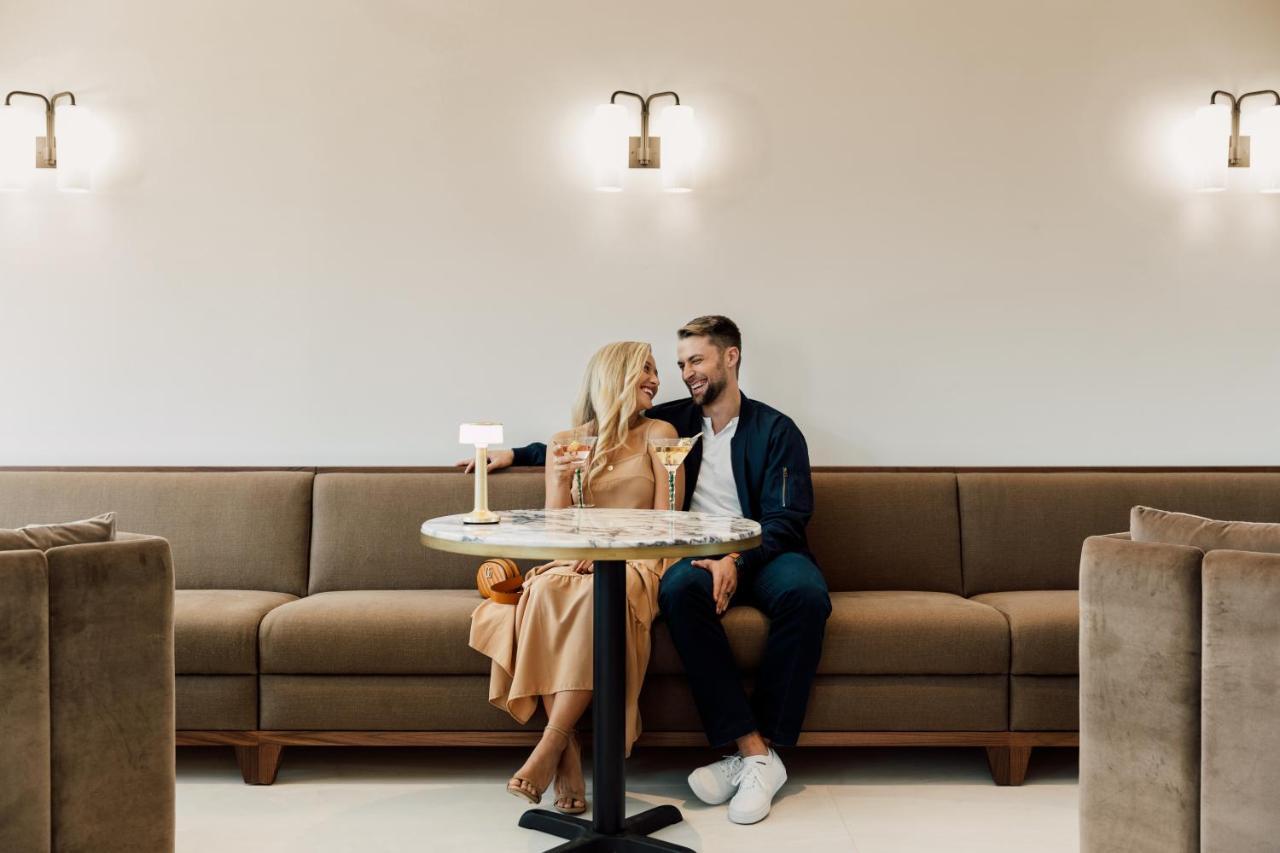 Ette Luxury Hotel & Spa Four Corners Exteriér fotografie The Lounge at London Heathrow Airport