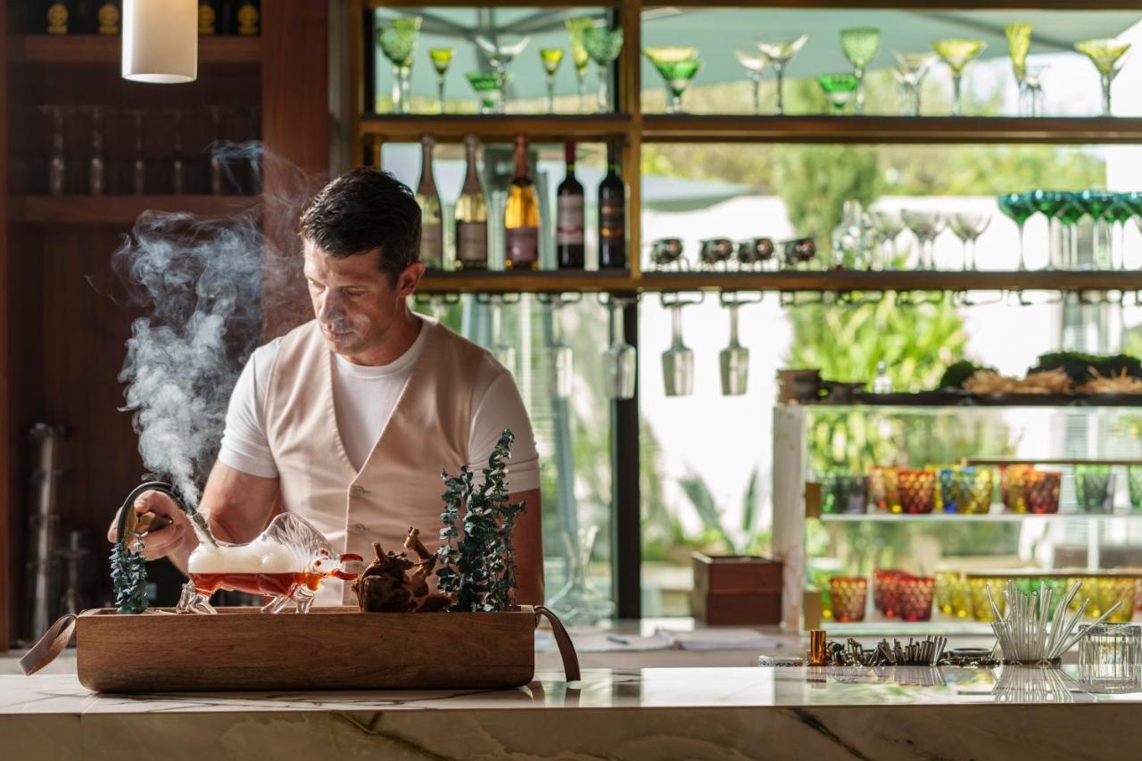 Ette Luxury Hotel & Spa Four Corners Exteriér fotografie A chef preparing a meal