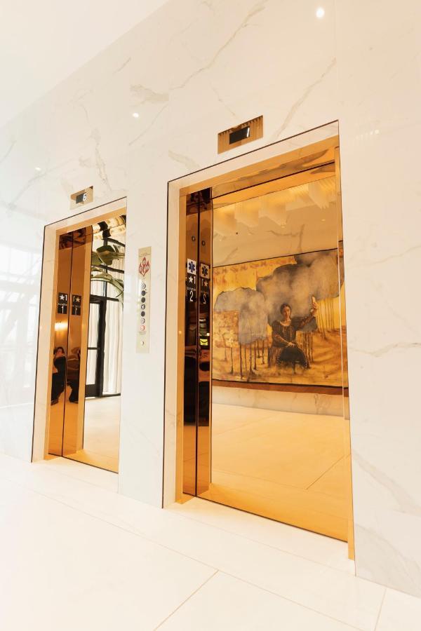 Ette Luxury Hotel & Spa Four Corners Exteriér fotografie The elevators at the Ritz-Carlton, Dubai