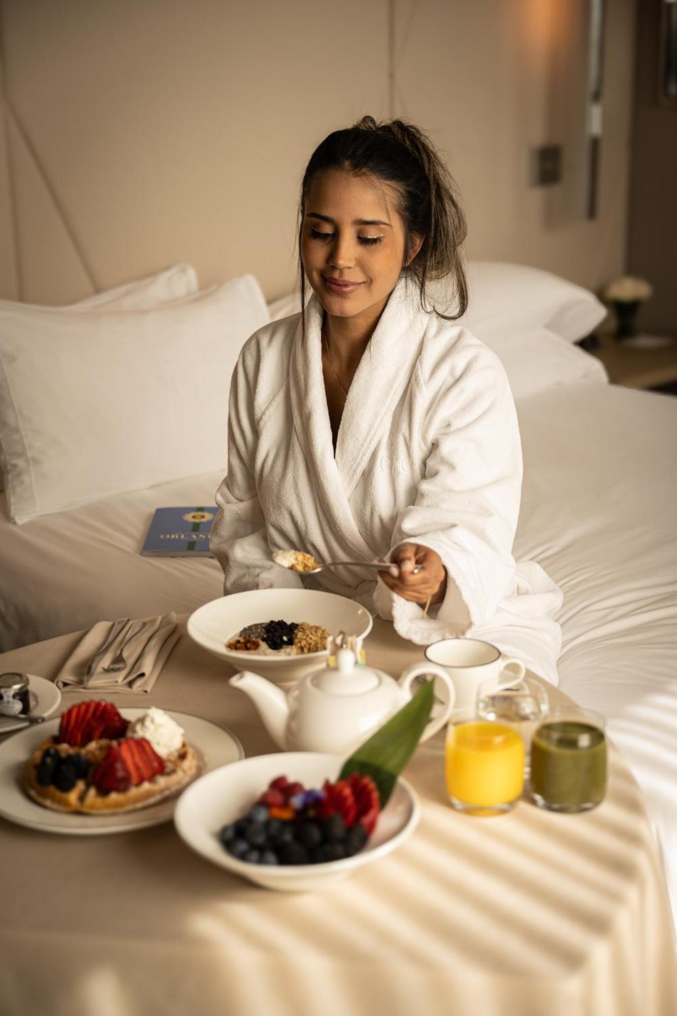Ette Luxury Hotel & Spa Four Corners Exteriér fotografie A woman wearing a bathrobe