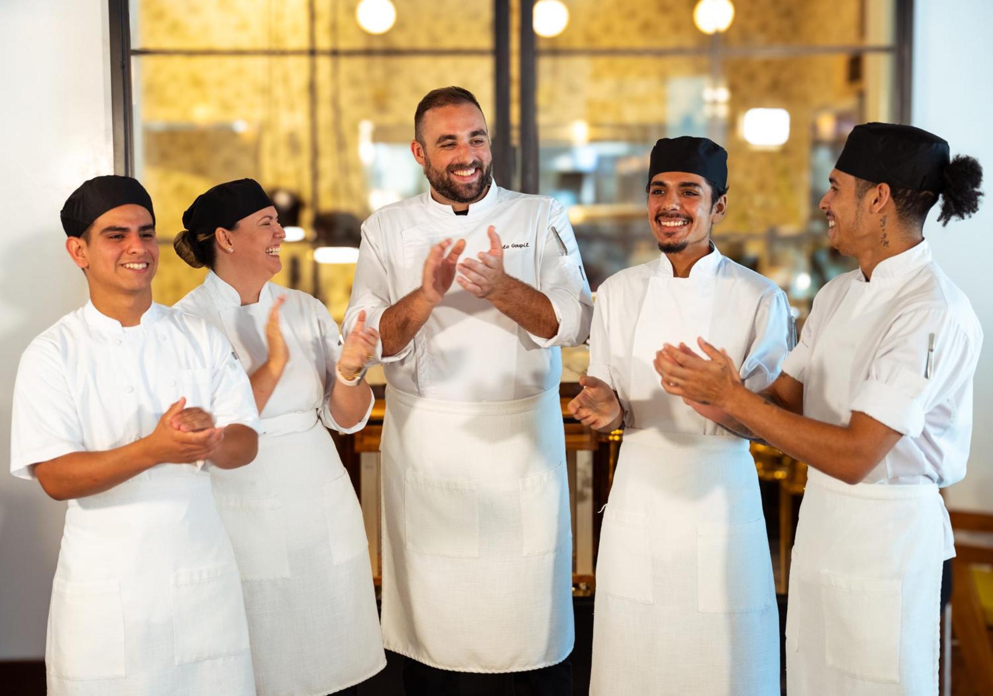 Ette Luxury Hotel & Spa Four Corners Exteriér fotografie Chef and his team